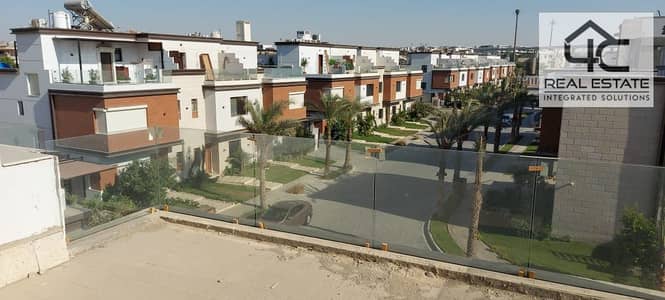 Ready to move With down payment and installments Twin house 264 m 4 bedrooms for sale in Azzar 2 Compound