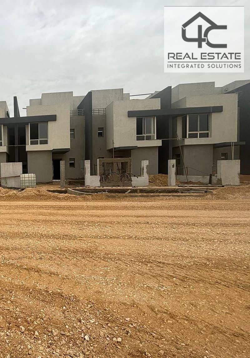 Ready to move Town House Modern Middle 225 m very prime location for Sale in Hyde Park with down payment and installments 0