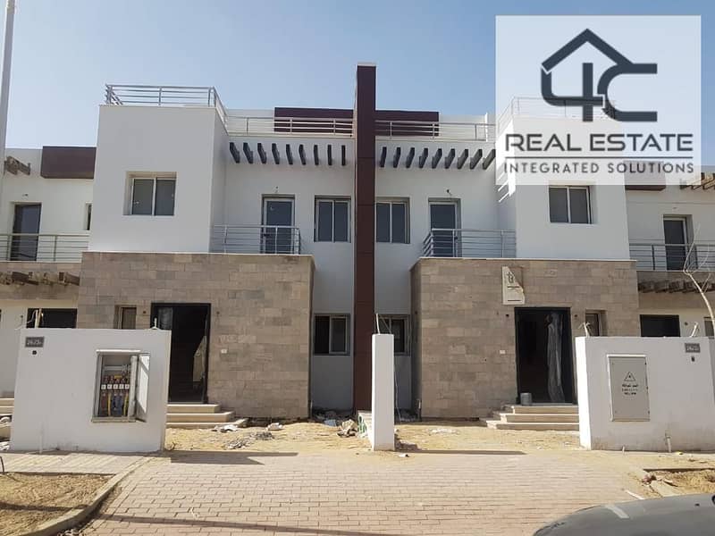 For sale Townhouse corner 270m Ready to move down payment 2,700,000 from the owner, direct without commissions in Hyde Park Compound, Fifth Settl 0