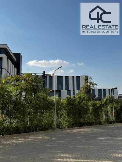 Office 60m for sale in hyde park with  Installments ready to move.