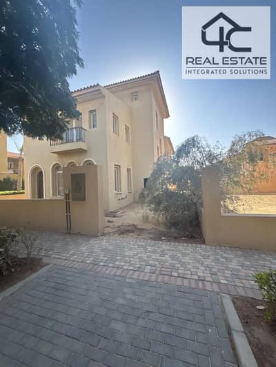 For sale, a classic villa of 374 m, with a down payment and installments for the first time, in the prime location in Hyde Park Compound,