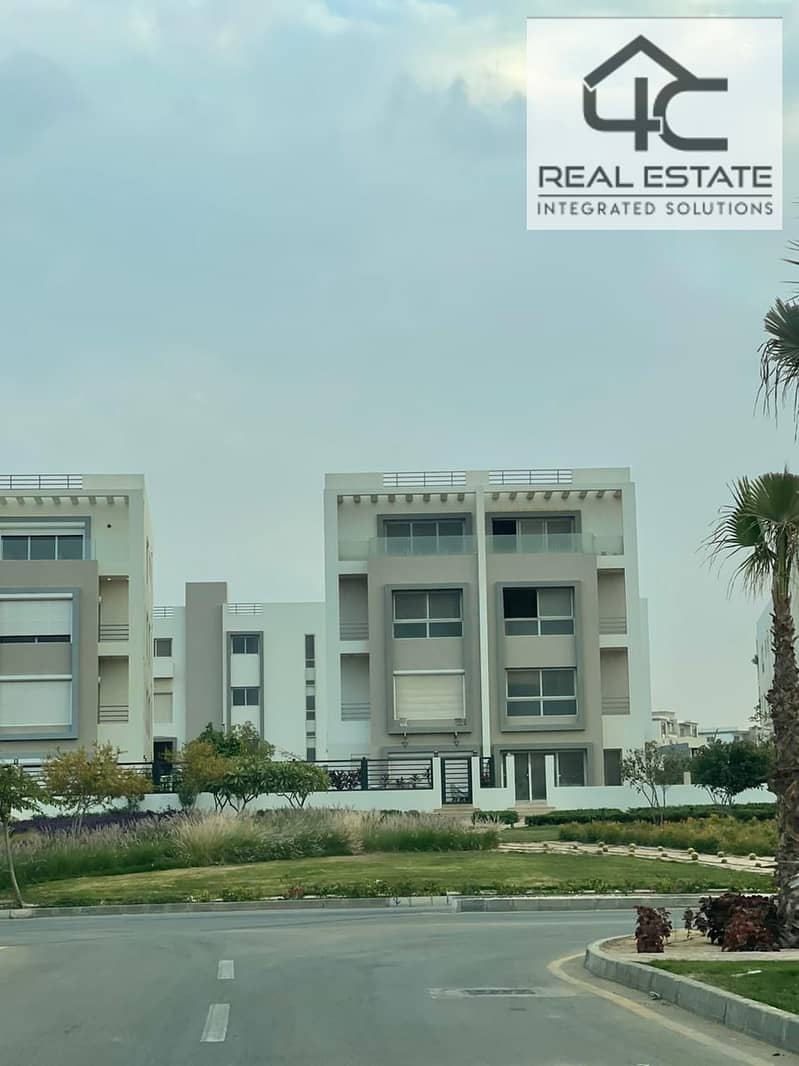 Duplex corner with garden in Garden Residences in prime location view lagoon and landscape fpr sale in Hyde Park with down payment and installments 0