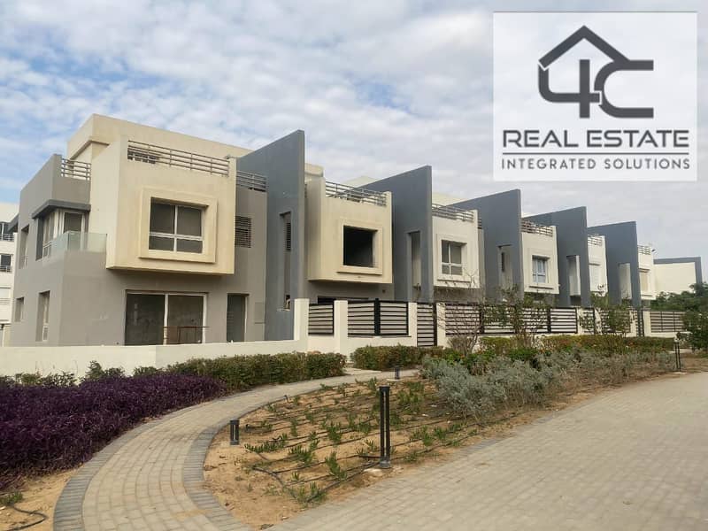 A very special location villa town house corner classic Design 217 m 3 bedrooms with down payment and installments for sale in Hyde Park 0