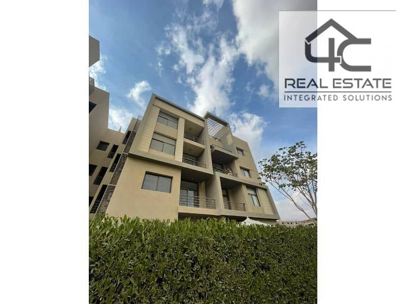 For sale, an apartment in Al Marasem Compound, 205 square meters, 3 rooms, READY TO MOVE , at the lowest price in the market, a very special location. 0