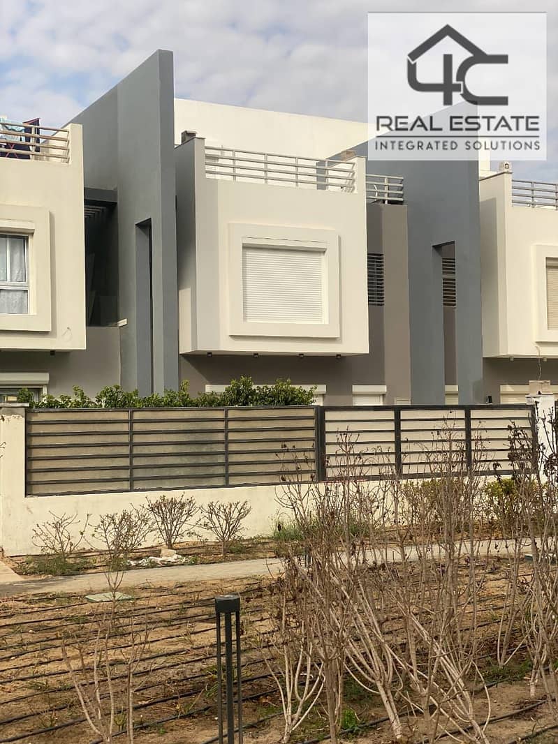 Ready to move town house modern 270 m with down payment and installments for sale in Hyde Park  Delivery 2026 0