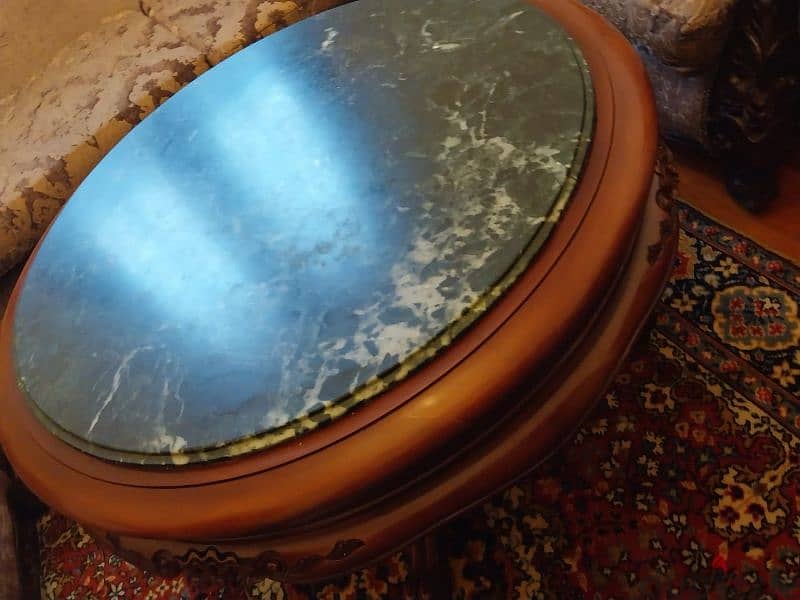 Green marble round table 0