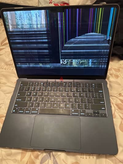 MacBook Air m2 broken screen