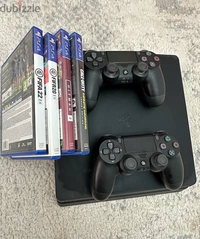 Playstation 4 slim - 500 GB with 4 Games