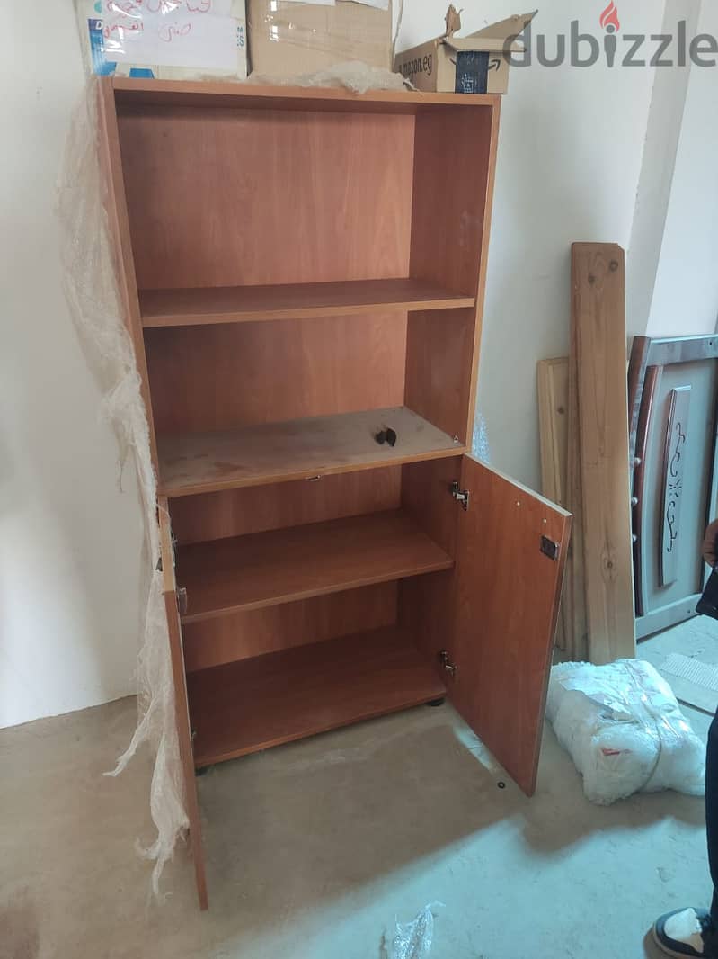 مكتبة 4 درف ماركة موم ب5،500جم ، بدلا من 13،000 جم ، Shelves Cabinet 2