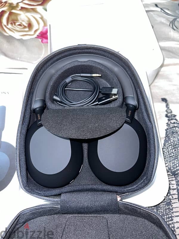 Sony 1000-XM5 headset, imported 0