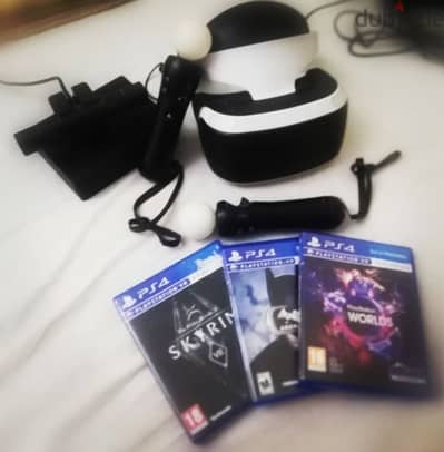 PS4 VR + move controllers + 3 games مسموح التفاوض