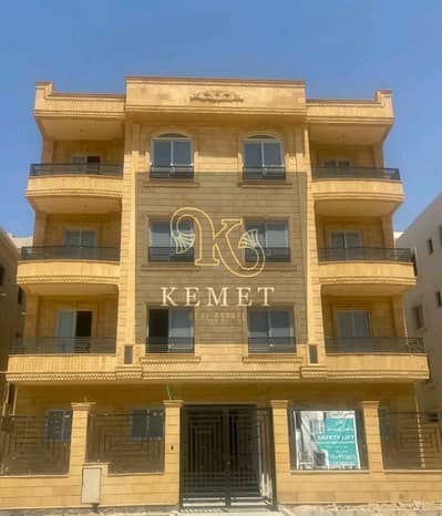 Apartment 185 m and garden 120 m, private entrance, second number from Katameya Dunes, immediate delivery with meter and garage, semi-finished