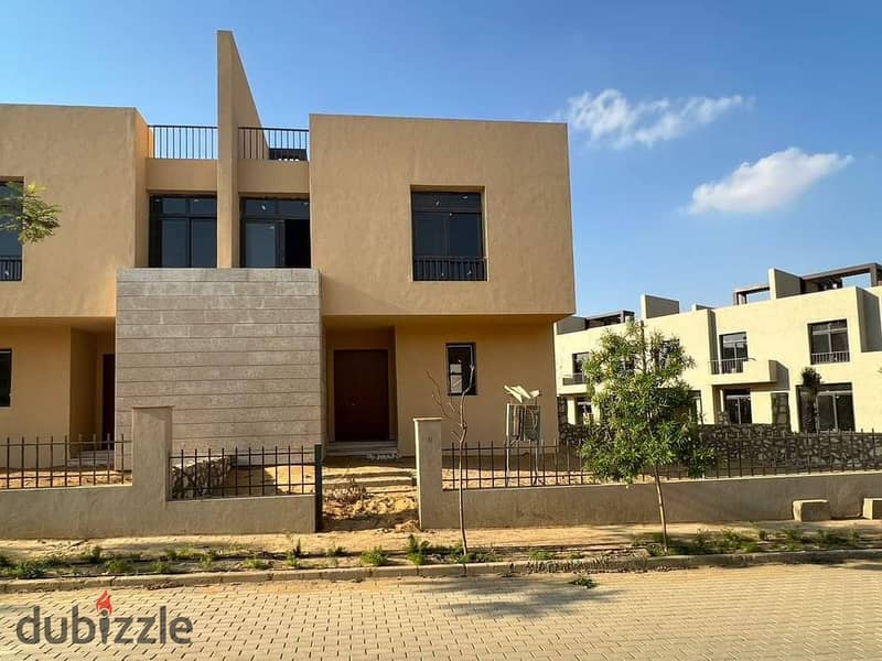 Town house for sale at owest Whyt  تاون هاوس للبيع في أوويست وايت 0