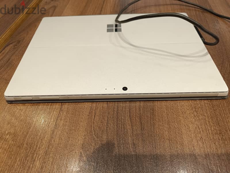 Microsoft Surface Pro 5. Model 1796 with keyboard 0