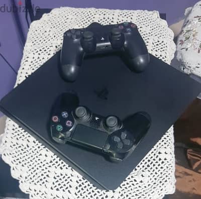 PlayStation 4 with 2 original joy sticks