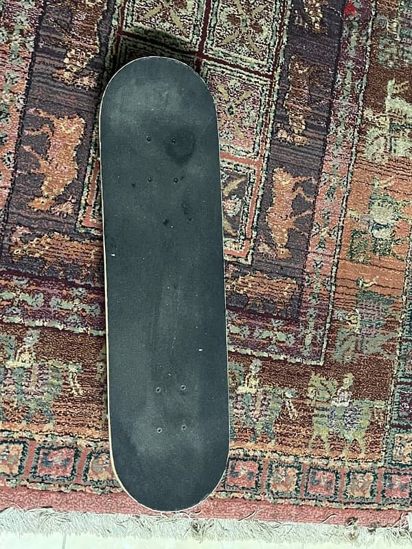 Skateboard  سكيت بورد بحالة ممتازة 0