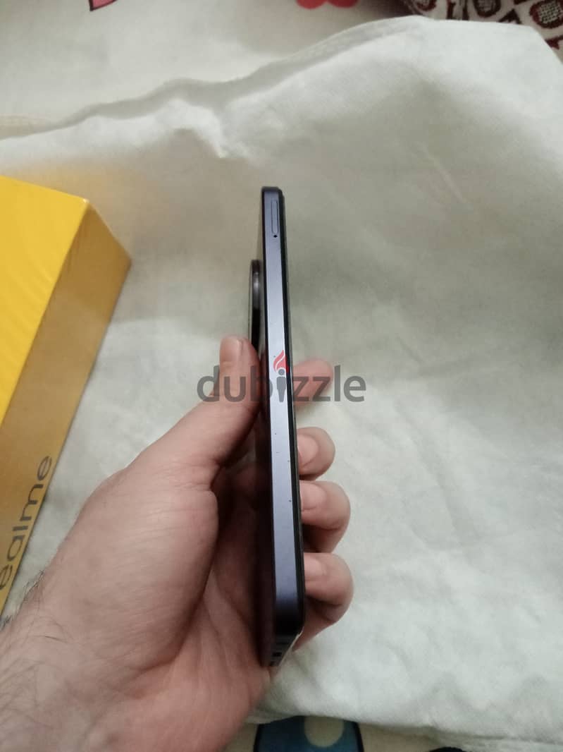 Realme 11 4G (8+256) used like new 5