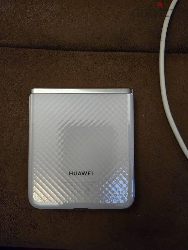 Huawei P50 pocket 1