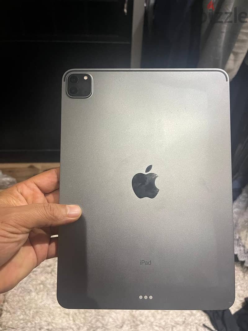 iPad Pro 11inch للبيع بنص السعر 1