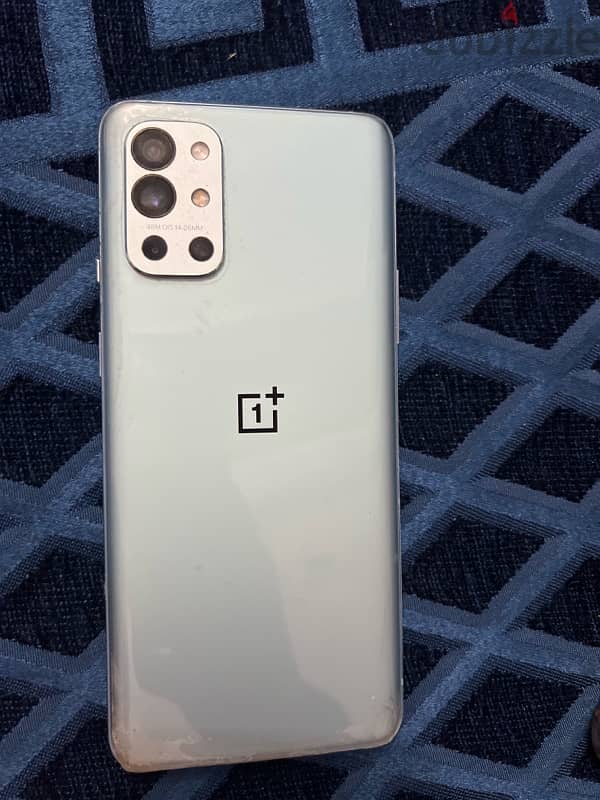 oneplus 9R حالة زيرو استعمال خفيف معاه  العلبة 0