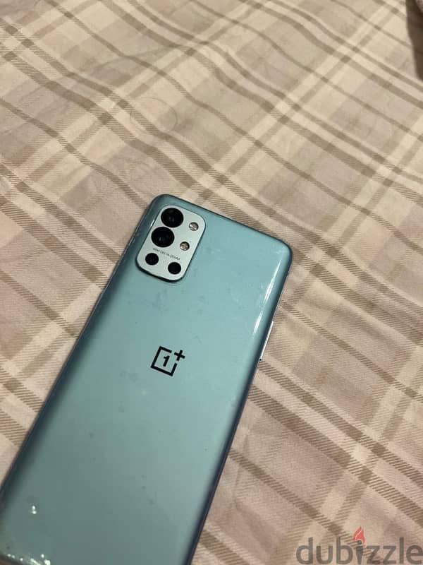 oneplus 9R حالة زيرو استعمال خفيف معاه  العلبة 2