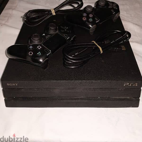 Playstation 4 pro 1 tera + 2 controllers +3 games 0