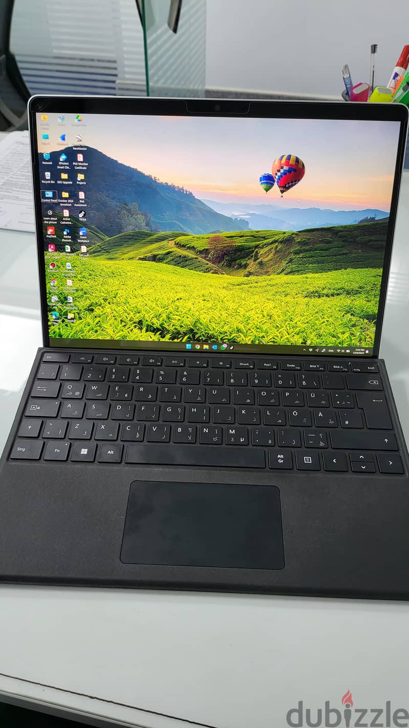 Microsoft Surface Pro 9 - Core i5 12th Gen, 16Gb Ram, 1Tb ssd 4