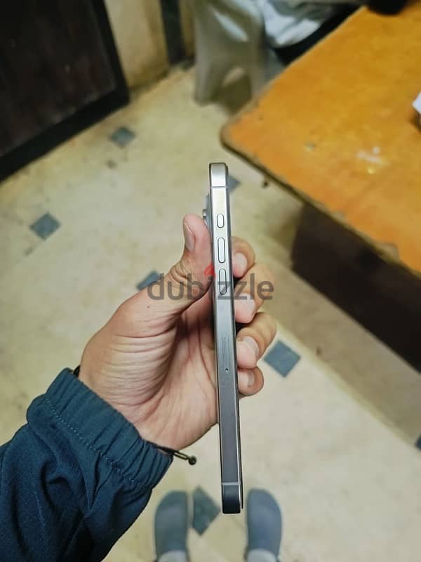 iPhone 15 pro max Natural titanium 256giga 4