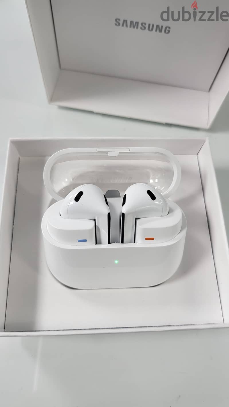 Samsung Galaxy Buds3 - white 1