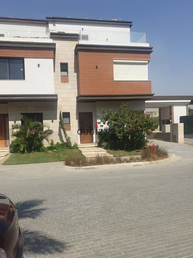 Townhouse 240 sqm, Corner Unit, Fully Finished  View  Landscape  facing north in Azzar 1, New Cairo (Fifth Settlement) 0