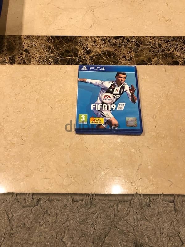 PS4 - 1 TB Slim كامله المرفقات 3