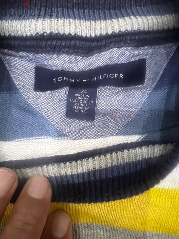 Tommy Hilfiger size large in mint condition 2