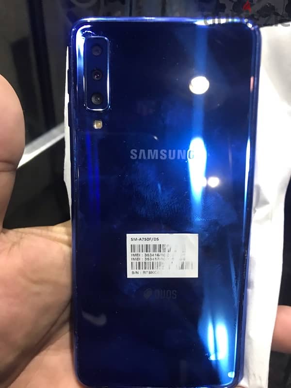 samsung A7 بحالة ممتازة كالجديد 2