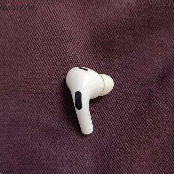 Airpods pro 2 right side lightening( سماعة يمين  ايربودز برو ٢  ) 1