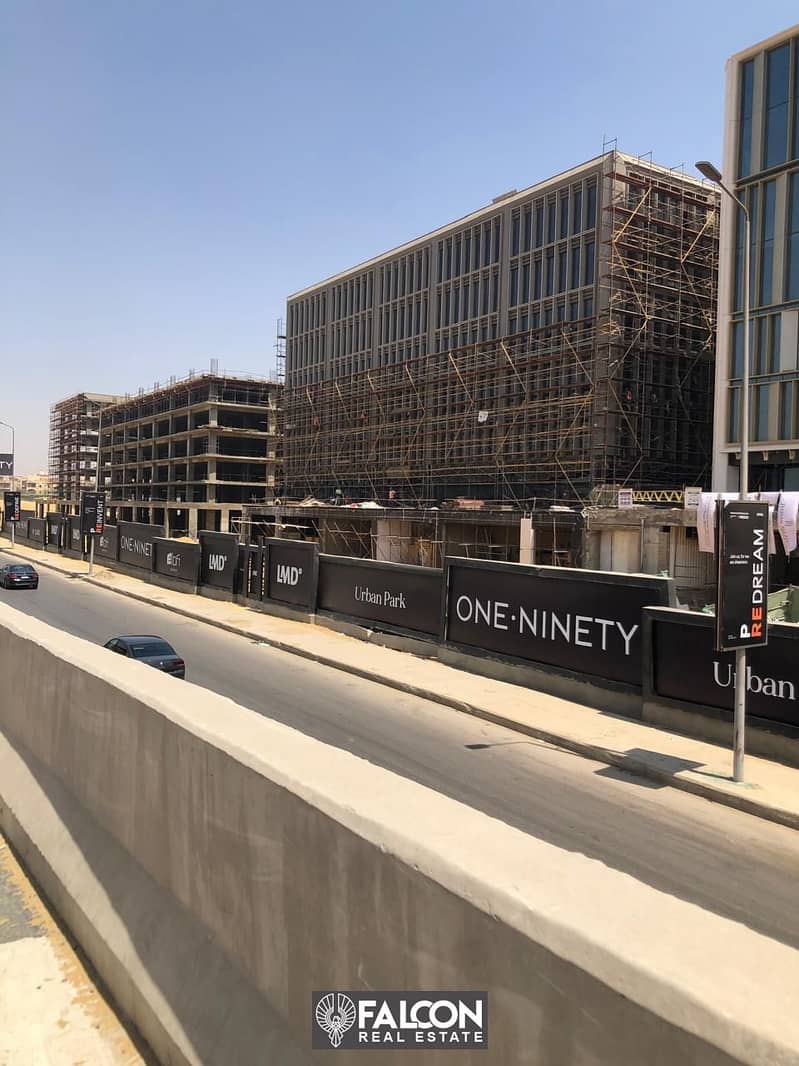 للبيع مكتب إداري في مول "وان ناينتي" One Ninty Mall، ب احسن سعر للمتر في القاهره الجديده التجمع الخامس شارع 90 الجنوبي 0