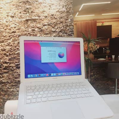 لاب توب macBook 13-inch بحالة ممتازة