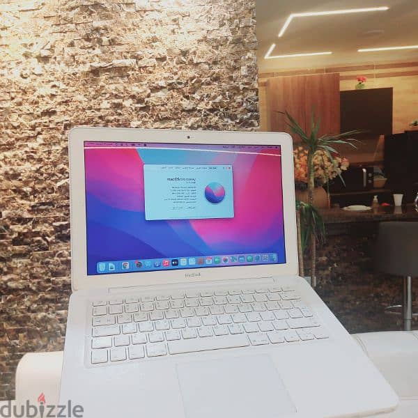 لاب توب macBook 13-inch بحالة ممتازة 0