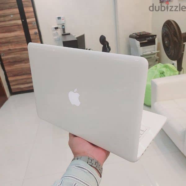 لاب توب macBook 13-inch بحالة ممتازة 4