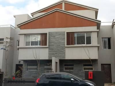 Townhouse in Prime Location at an Unbeatable Price Opposite Dandy Mall with DUNES