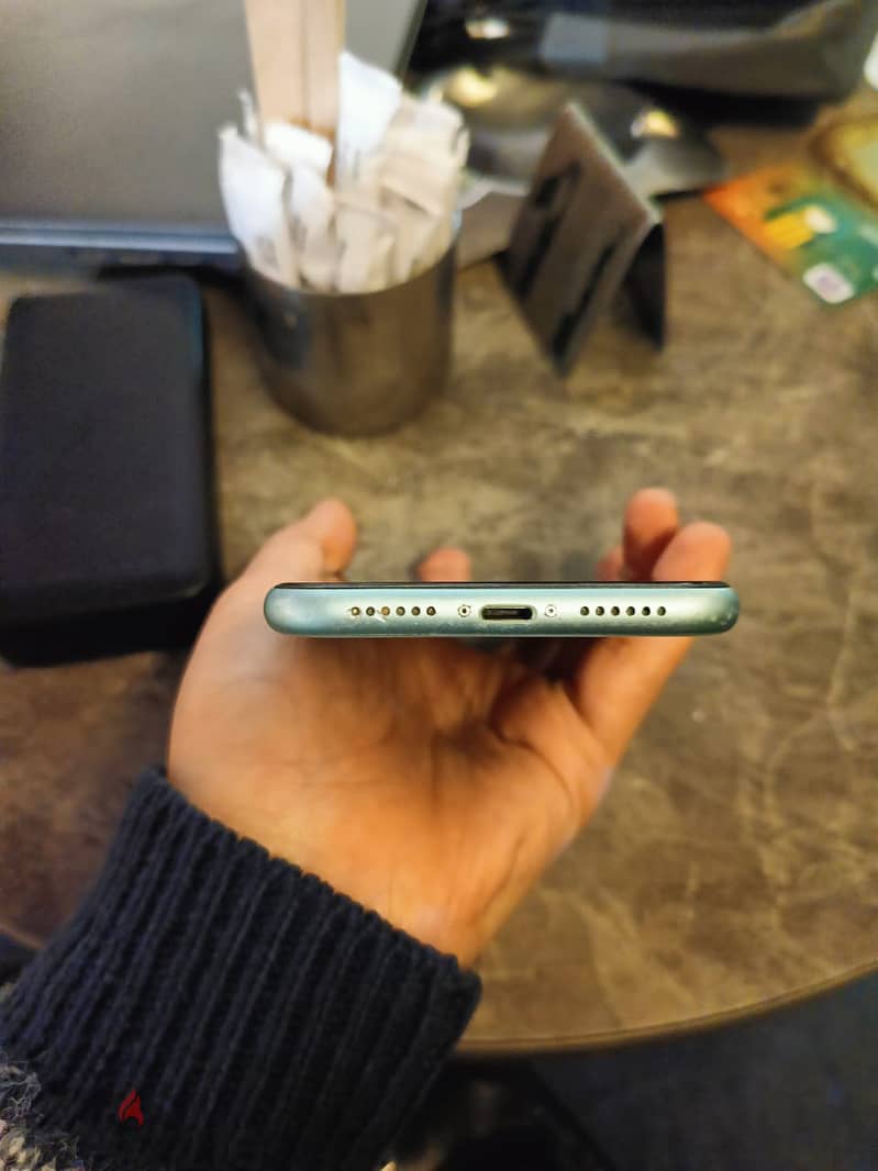 Iphone 11 green شريحتين 6