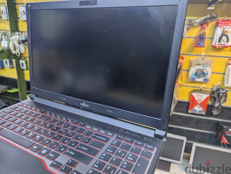 Fujitsu LIFEBOOK E554 4