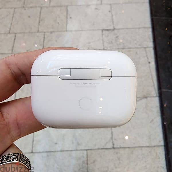 charging case Airpods pro 2 generation  كيس الشحن بدون سماعات بدون خدش 1