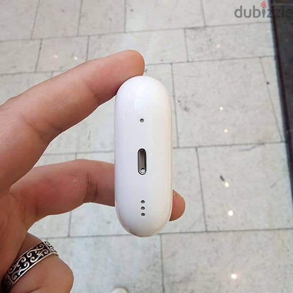 charging case Airpods pro 2 generation  كيس الشحن بدون سماعات بدون خدش 3