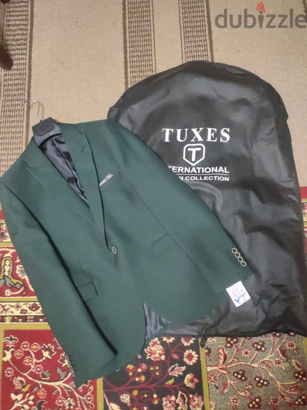 بليزر زيتي مقاس ٥٠ من براند Tuxes جديد بحالته لم يلبس ولا مرة حتي 2