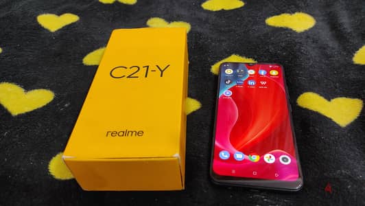 موبايل Realme C21Y بحالة نضيفة جداً