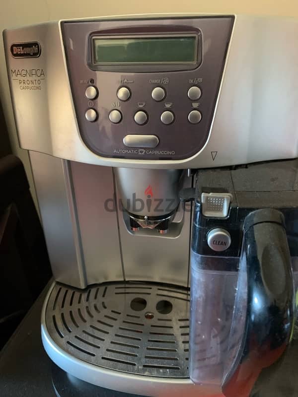 used De'Longhi Magnifica coffee Machine 0