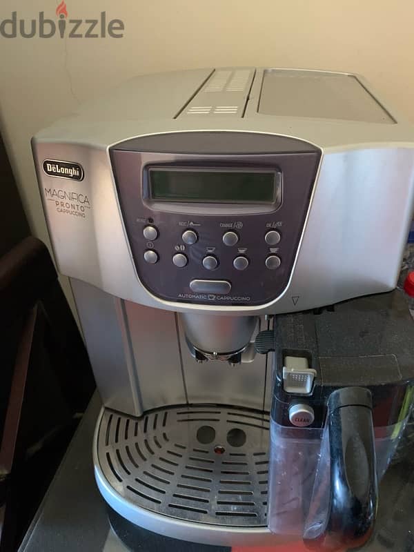 used De'Longhi Magnifica coffee Machine 2