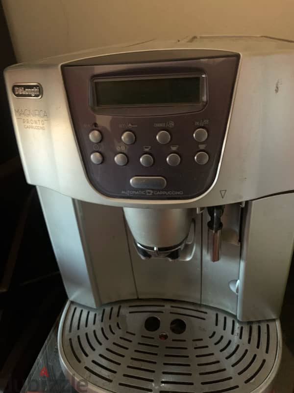 used De'Longhi Magnifica coffee Machine 4