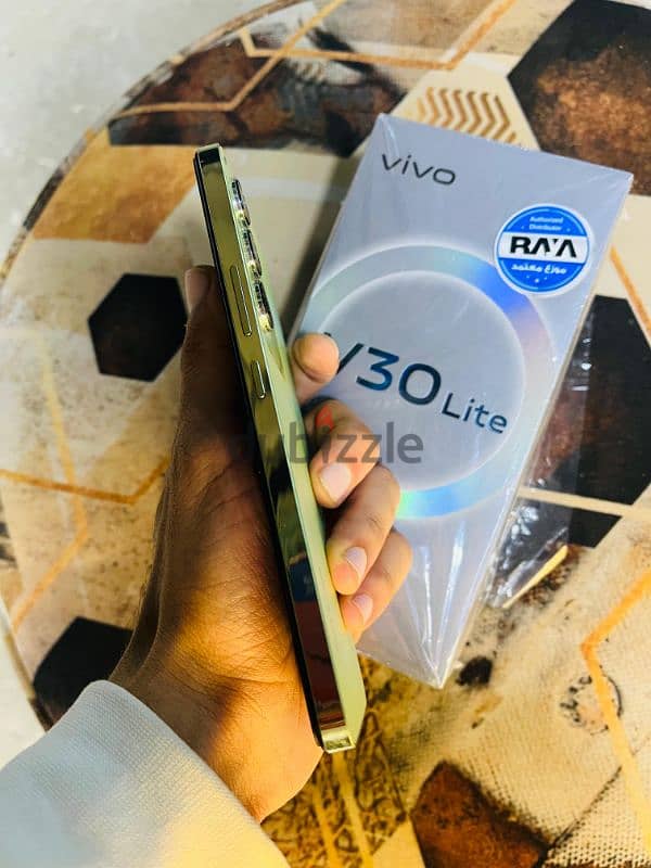 Vivo V30 Lite 1