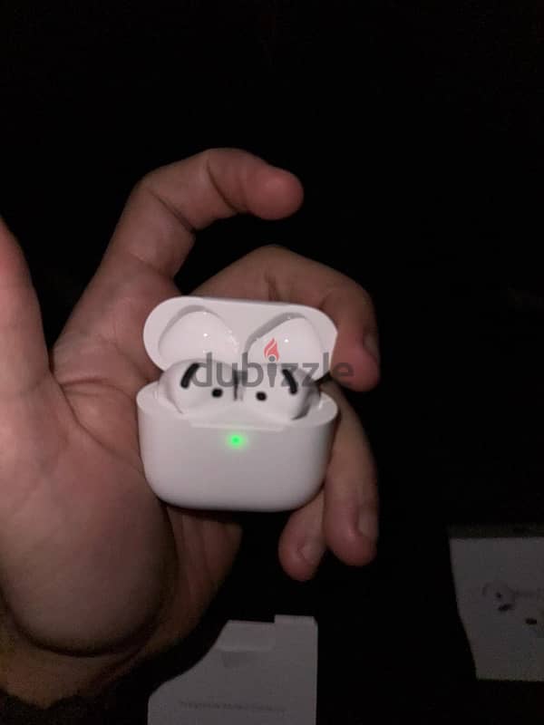 Apple AirPods 4 0